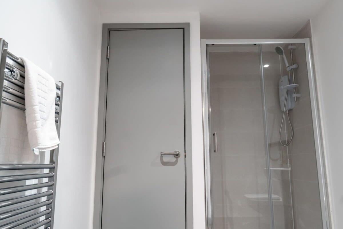 Modern 1 Bed Apartment In Liverpool Centre Exterior photo