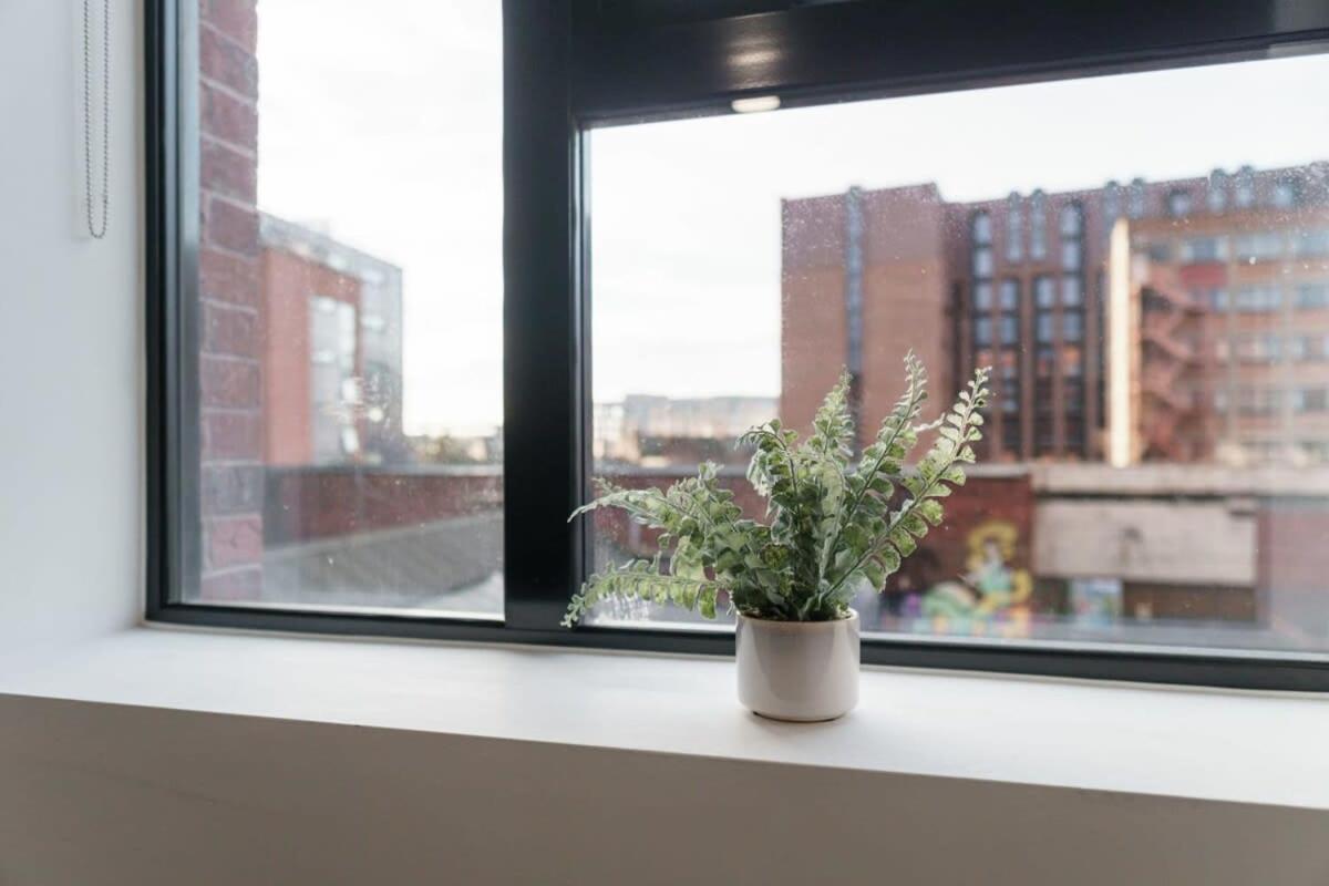 Modern 1 Bed Apartment In Liverpool Centre Exterior photo