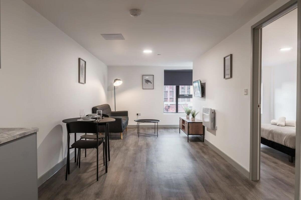 Modern 1 Bed Apartment In Liverpool Centre Exterior photo
